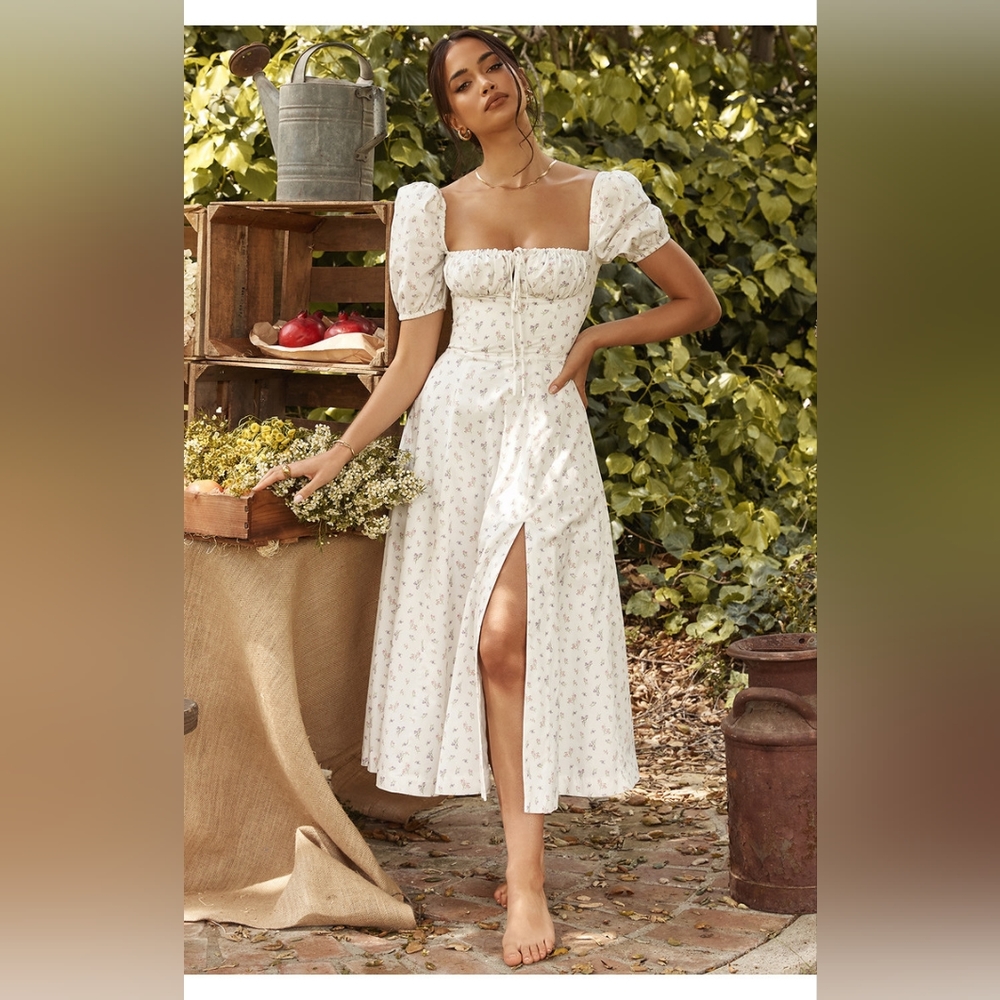 White Floral 'Tallulah House of CB- medium